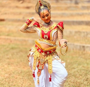 Cultura tradicional de Sri Lanka — bailarina de Kandy con traje tradicional